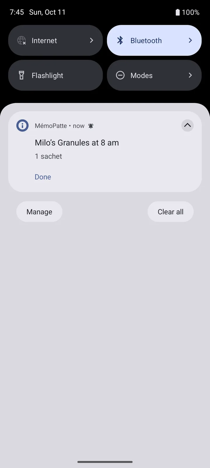 Android notification shade: the MémoPatte notification “Milo’s Granules at 8 am”, with the dosage “1 sachet” and the “Done” button.